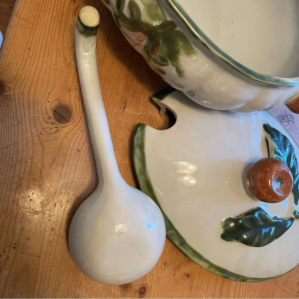 Vintage Louisville‎ Stoneware Soup Tureen With Ladle John B Taylor “Harvest”